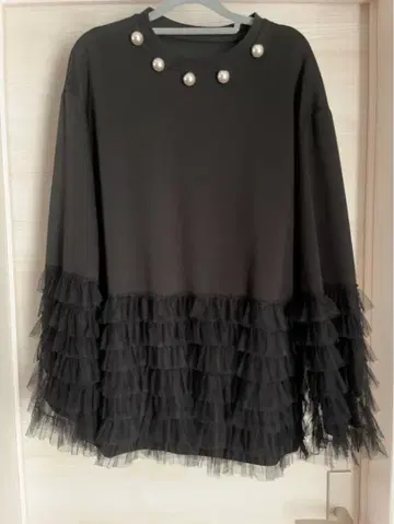 [새상품급] 신디벤디 풀오버/블랙/프릴 레이스/펄/맨투맨