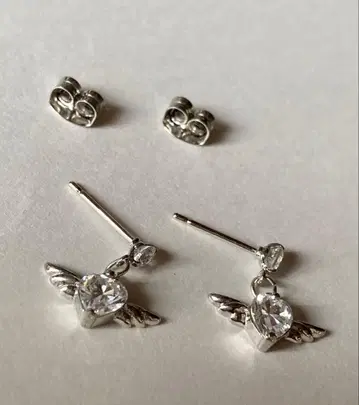 날개 하트형 큐빅 지르코니아 귀걸이