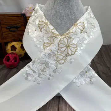 예복 등에 빽빽하게 수놓인 화려한 자수 장식용 깃 일본제 새상품