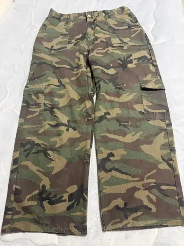 카모플라쥬 카고 팬츠 사이드 포켓 포함