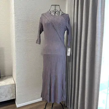 SNIDEL (스나이델) 비대칭 디자인 니트 원피스