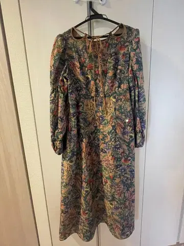 MUVEIL 꽃무늬 긴팔 롱 원피스