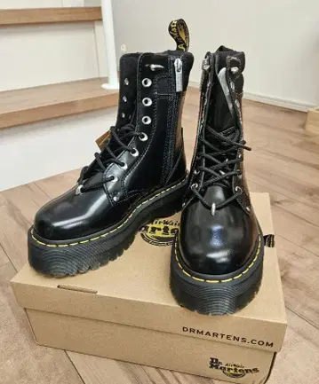 닥터마틴 통굽 JADON 8홀 부츠 24cm