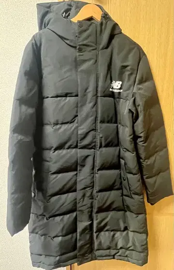 new balance 블랙 다운 자켓 L 사이즈