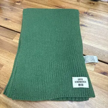 유니클로 x 안야 힌드마치 그린 니트 머플러