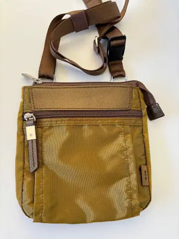 ace. 숄더백 카키