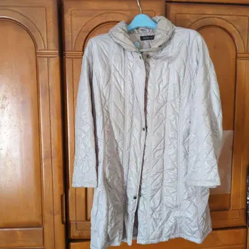 SIENZA 베이지 퀼팅 다운 자켓