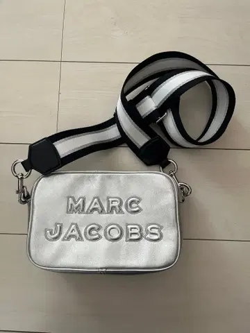 마크 제이콥스 숄더백 실버