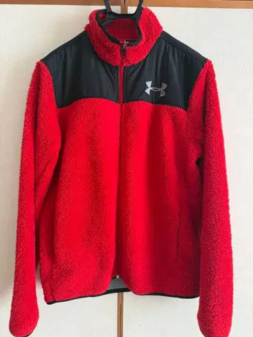 언더아머 플리스 자켓 빨간색
