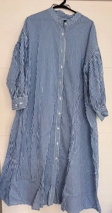 [컨디션 최상] ANGIE 볼륨 슬리브 밴드 카라 셔츠 원피스