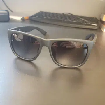 [ Ray-Ban ] JUSTIN 매트 블랙 레이밴