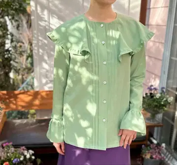 avie 프릴 장식 라이트 그린 긴팔 셔츠