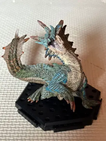 몬스터 헌터 라기아크루스 육각형 받침대 포함