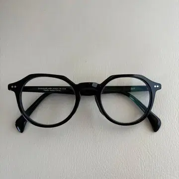 [ Zoff ] 검은색 테두리 안경