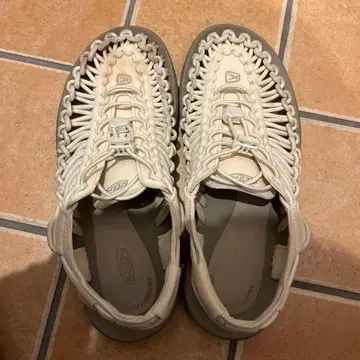 KEEN 화이트 스포츠 샌들