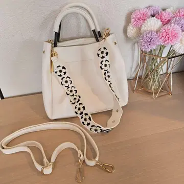 화이트 꽃무늬 스트랩 숄더백