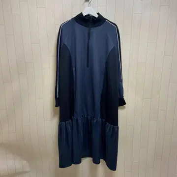 forksy. 하프 지퍼 라인 배색 트랙 저지 원피스