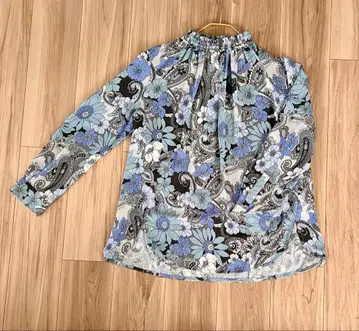 새상품 미사용) 임프레션 바이 아츠로 타야마 꽃무늬 프릴 넥 블라우스