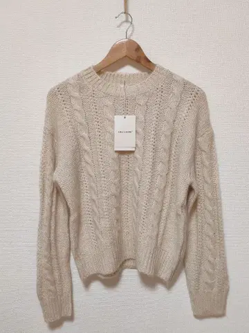 베이지 케이블 니트 스웨터 긴팔