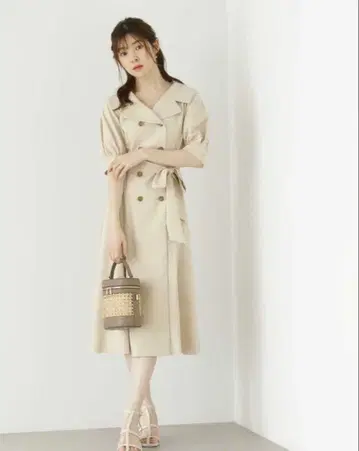 프로포션 바디 드레싱 트렌치 플레어 반팔 원피스