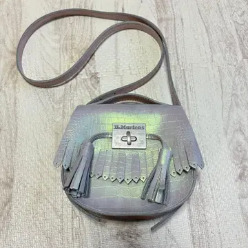 닥터 마틴 프린지 숄더백 실버