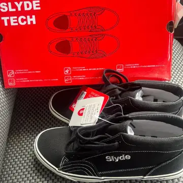Slyde Tech 블랙 하이컷 스니커즈