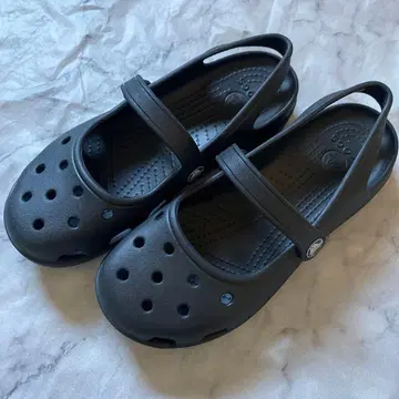 crocs 블랙 사보 샌들 스트랩 포함
