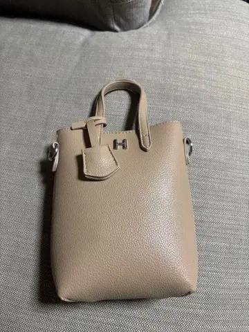 베이지 가죽 숄더백