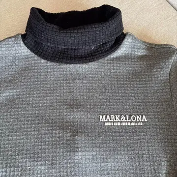 MARK&LONA 터틀넥 스웨터