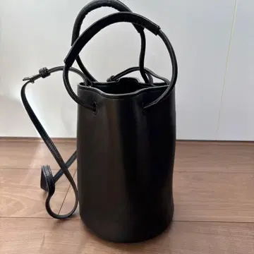 H.V.F.N 버킷형 숄더백