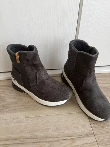 다크 그레이 스웨이드 느낌 어그 부츠 mk 미셸 클랑 새상품급 부츠