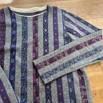 브루나보인 스트라이프 디자인 긴팔 니트