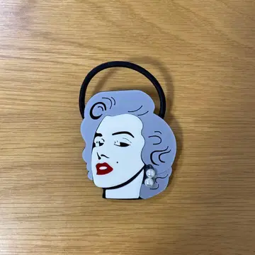 마릴린 몬로 헤어 액세서리
