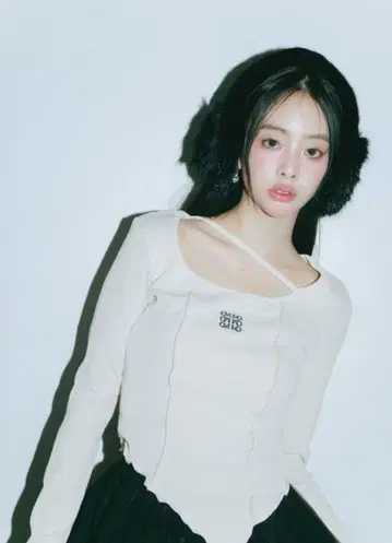 crayme 비대칭 밑단 라인 로고 탑