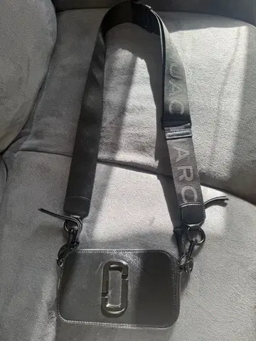 MARC JACOBS 블랙 숄더백