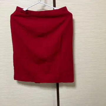 빨간색 타이트 스커트 백 버튼 포함