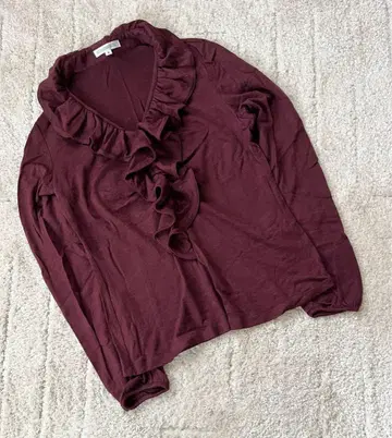 프릴 달린 버건디 긴팔 상의 M