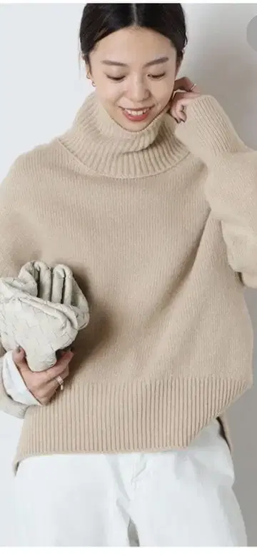 두지엠 클라세 베이지 터틀넥 니트 스웨터 muse