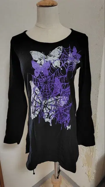 PEACE NOW 나비 프린트 티셔츠