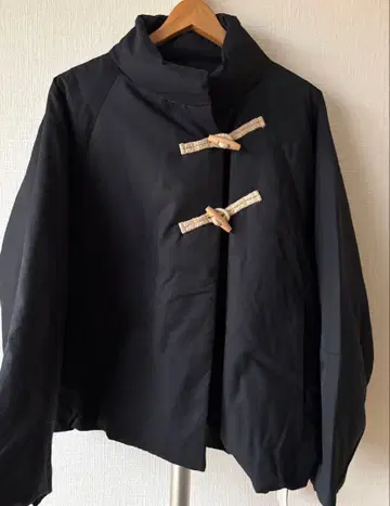 LOISIR 숏 기장 다운 코트