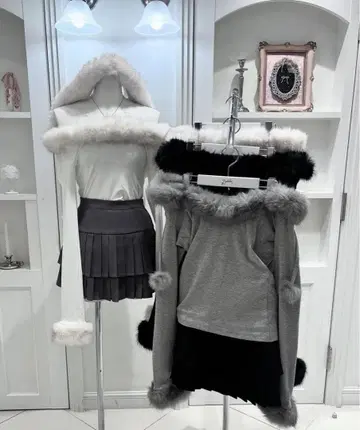 버블스 후드 퍼 오프숄더 탑 화이트