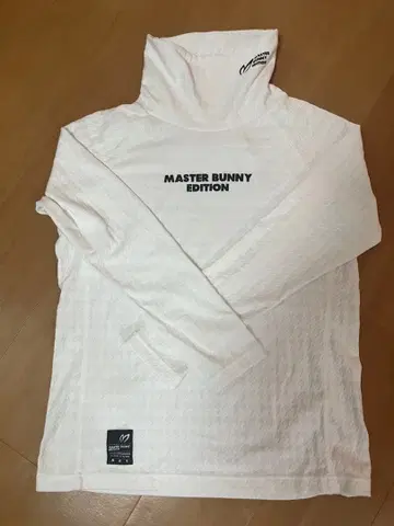 미사용 새상품 MASTER BUNNY EDITION M 화이트 오프터틀