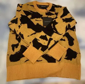 피크 퍼포먼스 스웨터 S 사이즈 택 포함