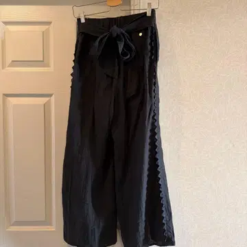 뮤베일 리본 포함 프릴 팬츠 블랙 36 새상품급