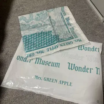 Mrs. GREEN APPLE Wonder Museum 스카프