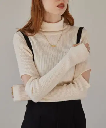 hinari 컷 아웃 리브 터틀넥 니트