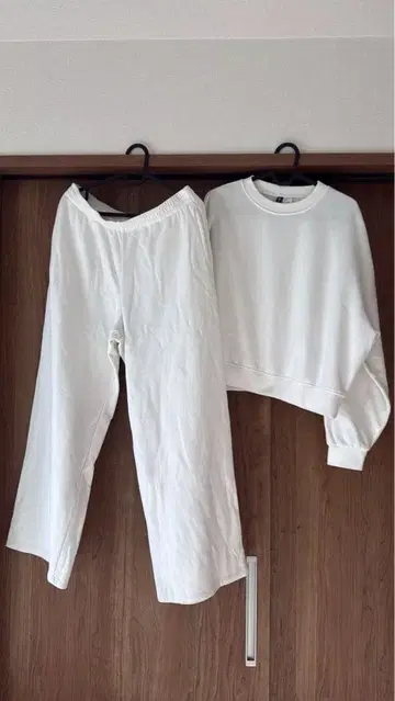 화이트 M 사이즈 트레이닝복 맨투맨 셋업 H&M