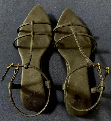 AuieF 블랙 스트랩 샌들