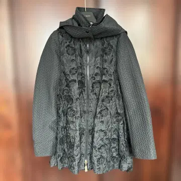 ESCADA 블랙 후드 부착 자켓