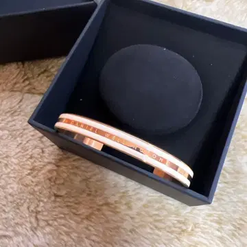 DANIEL WELLINGTON 로즈 골드 뱅글